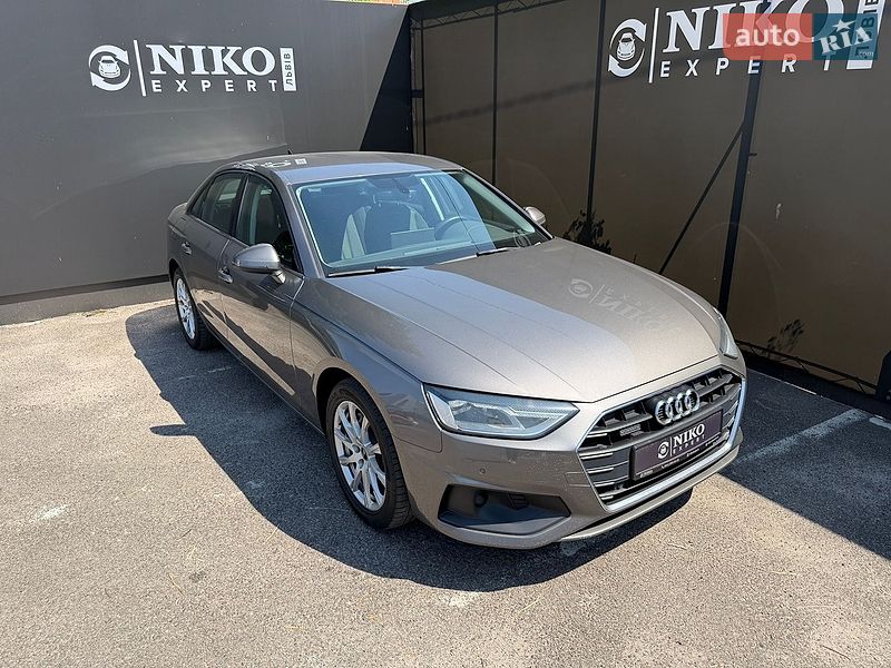 Седан Audi A4 2021 в Львові