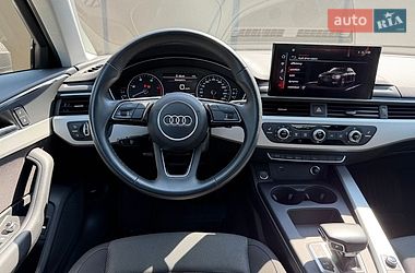 Седан Audi A4 2021 в Львові