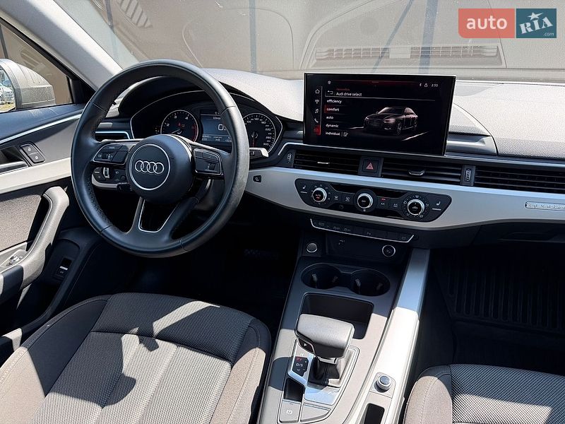 Седан Audi A4 2021 в Львові