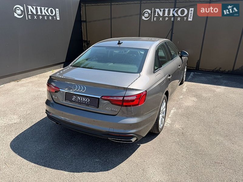 Седан Audi A4 2021 в Львові