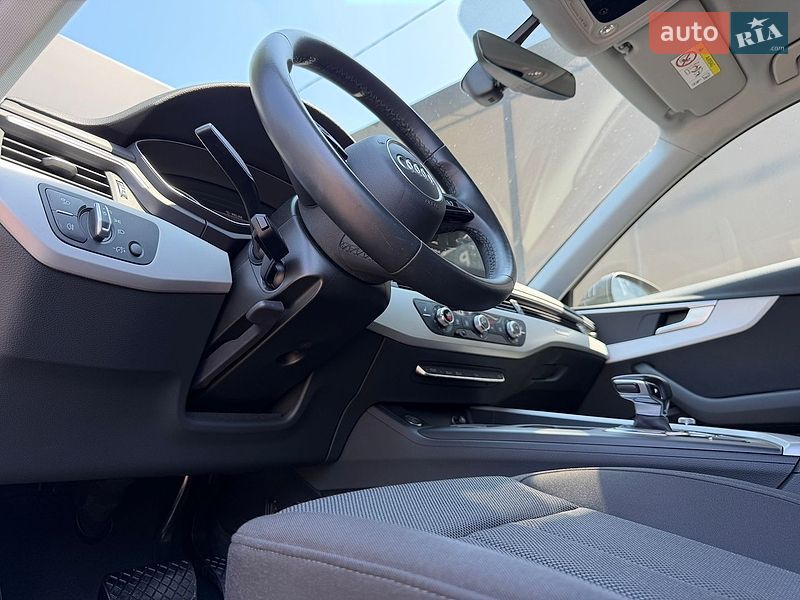 Седан Audi A4 2021 в Львові