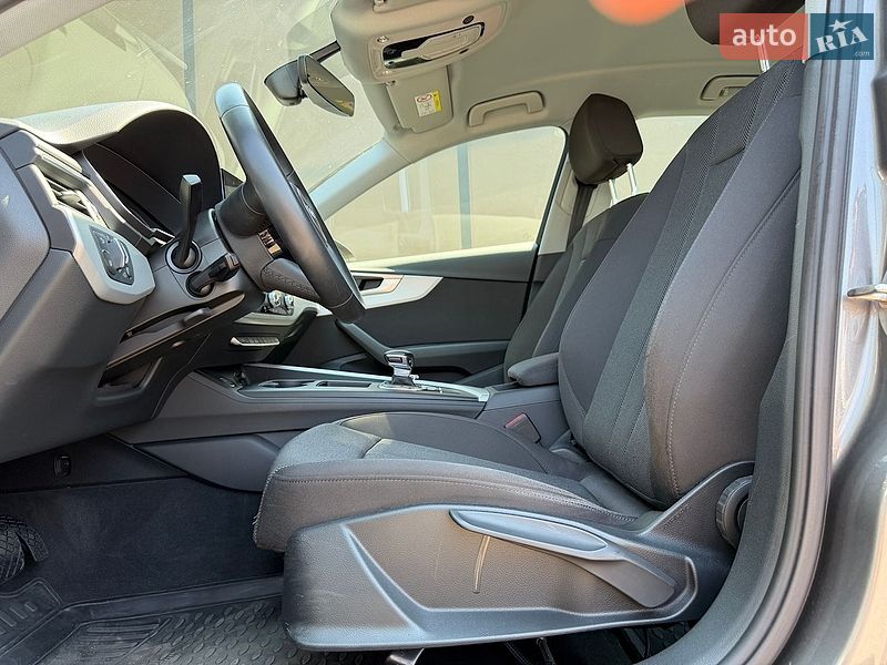 Седан Audi A4 2021 в Львові