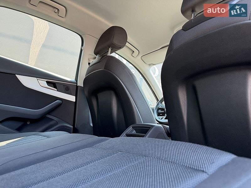 Седан Audi A4 2021 в Львові