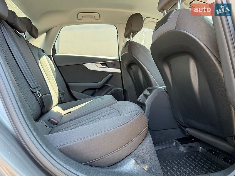 Седан Audi A4 2021 в Львові