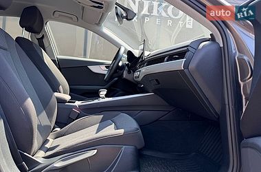 Седан Audi A4 2021 в Львові