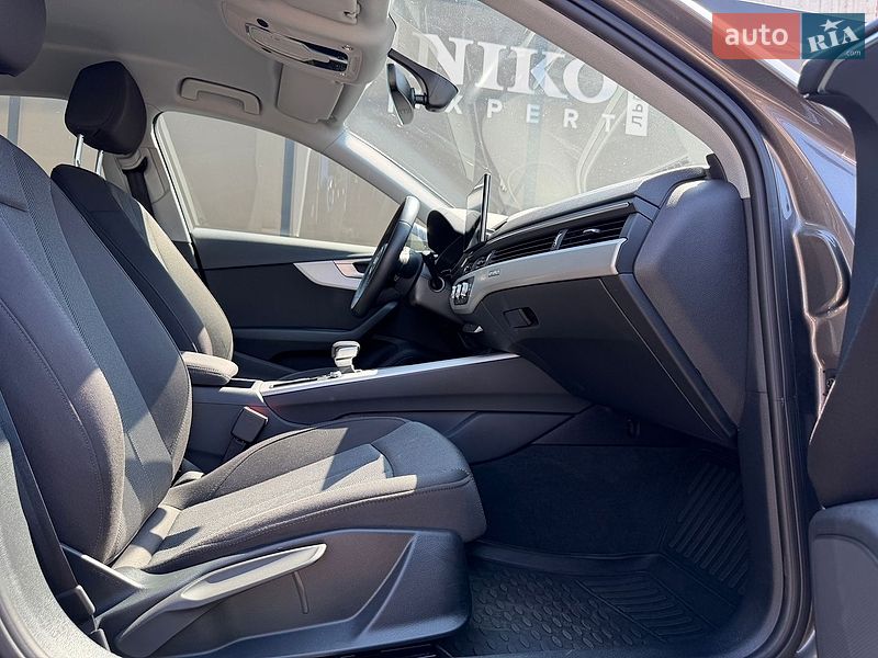 Седан Audi A4 2021 в Львові