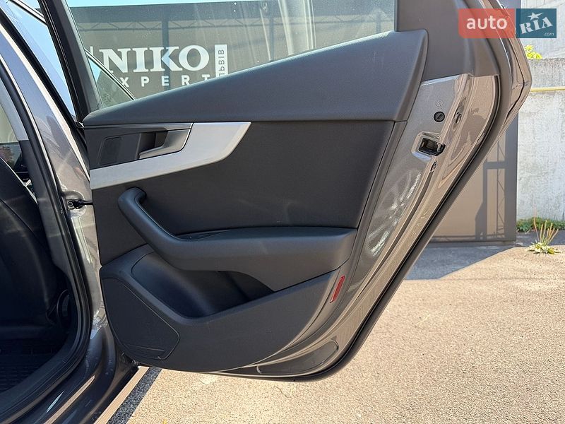 Седан Audi A4 2021 в Львові