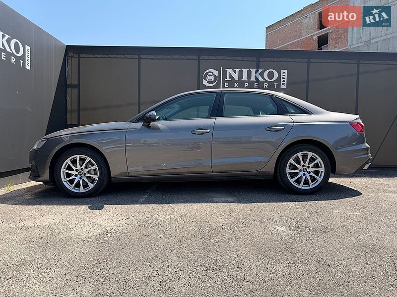 Седан Audi A4 2021 в Львові