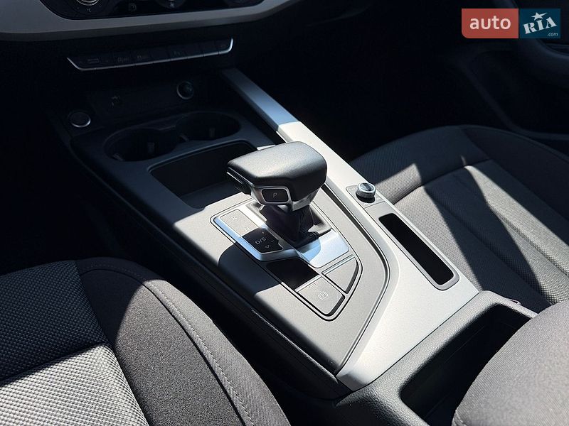 Седан Audi A4 2021 в Львові