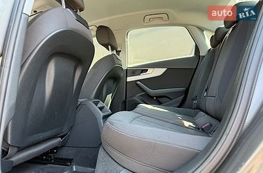 Седан Audi A4 2021 в Львові