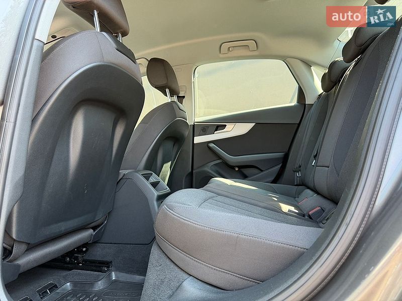 Седан Audi A4 2021 в Львові