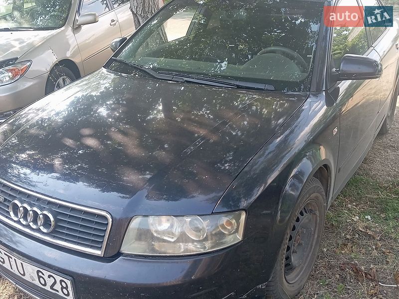 Седан Audi A4 2002 в Южном