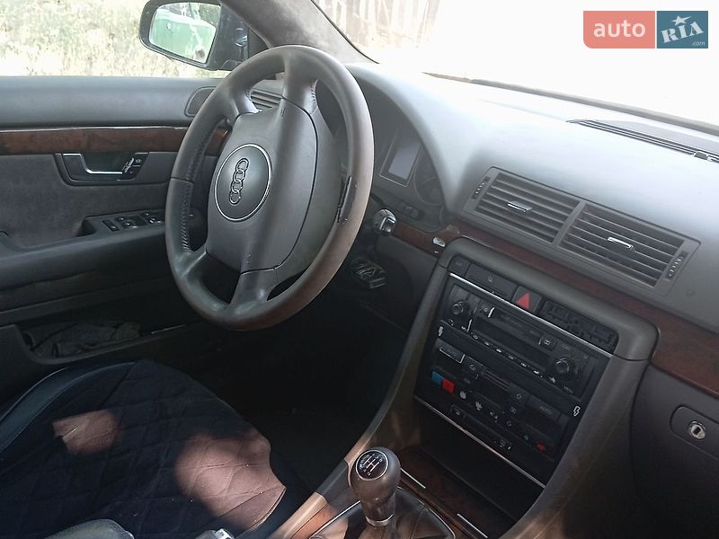 Седан Audi A4 2002 в Южном