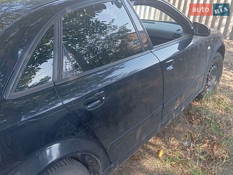 Седан Audi A4 2002 в Южном