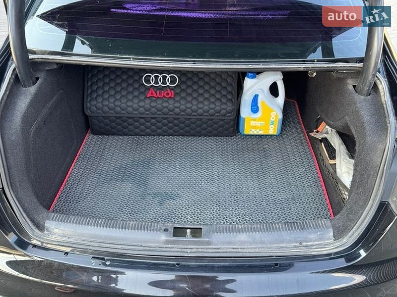 Седан Audi A4 2014 в Вознесенську