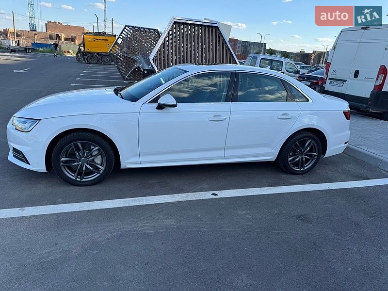 Седан Audi A4 2017 в Ровно