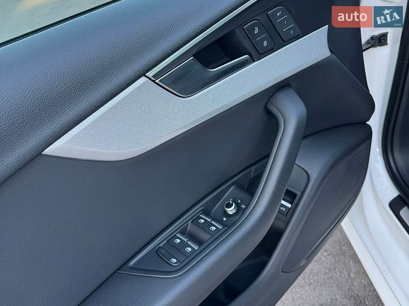 Седан Audi A4 2017 в Ровно