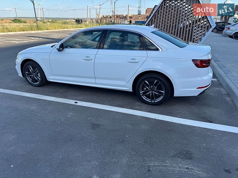 Седан Audi A4 2017 в Ровно