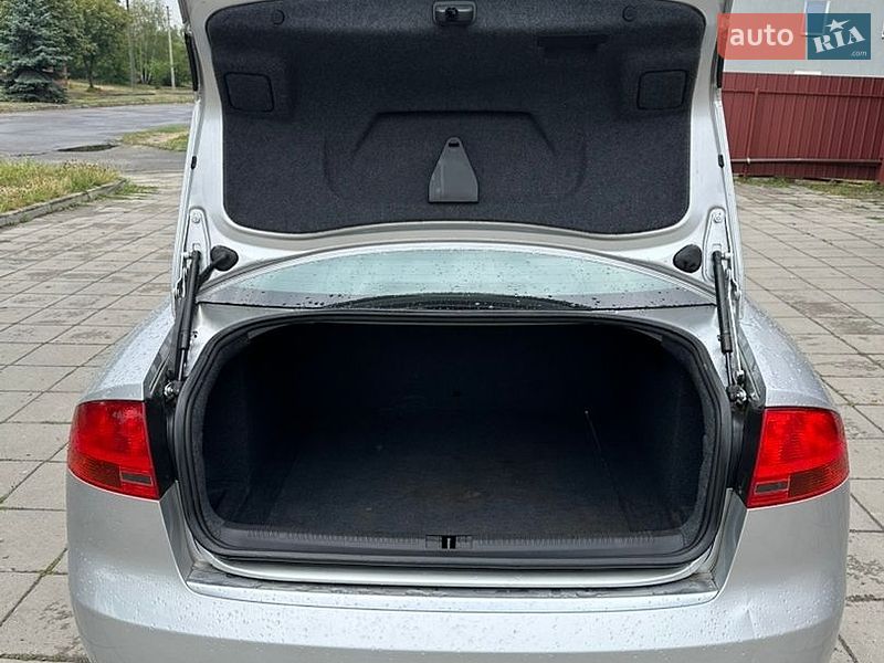 Седан Audi A4 2006 в Луцке