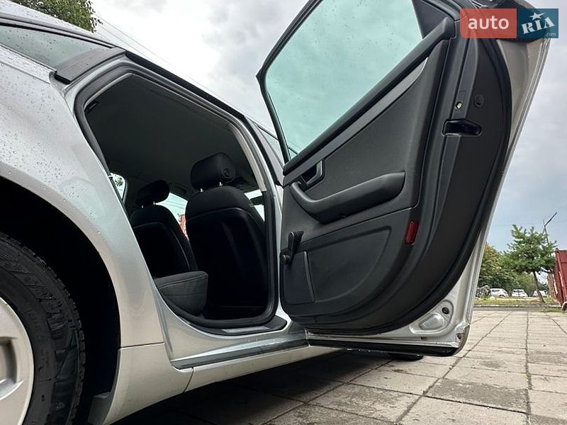 Седан Audi A4 2006 в Луцке