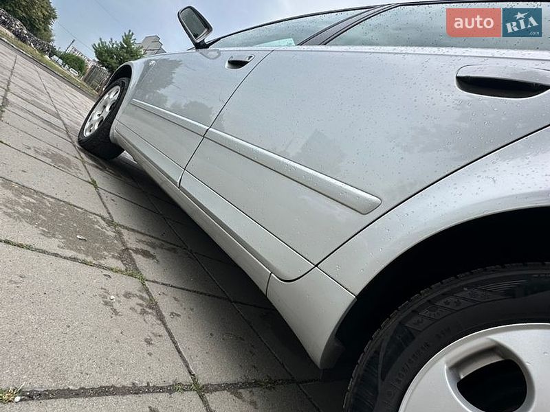 Седан Audi A4 2006 в Луцке