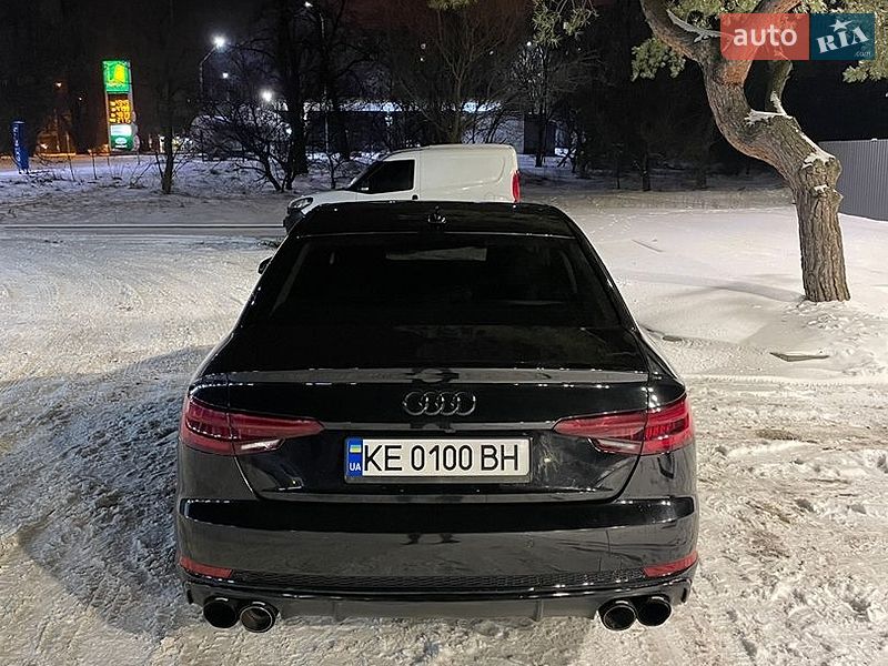 Седан Audi A4 2017 в Дніпрі