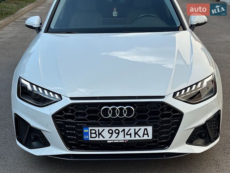 Седан Audi A4 2023 в Ровно