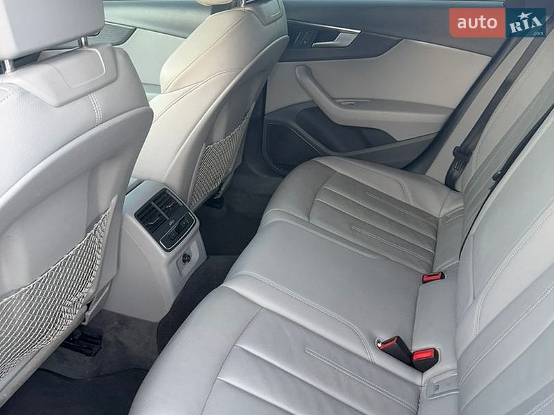 Седан Audi A4 2018 в Тернополі