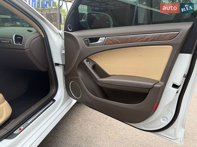 Седан Audi A4 2014 в Дніпрі