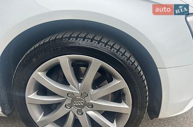 Седан Audi A4 2013 в Чернівцях