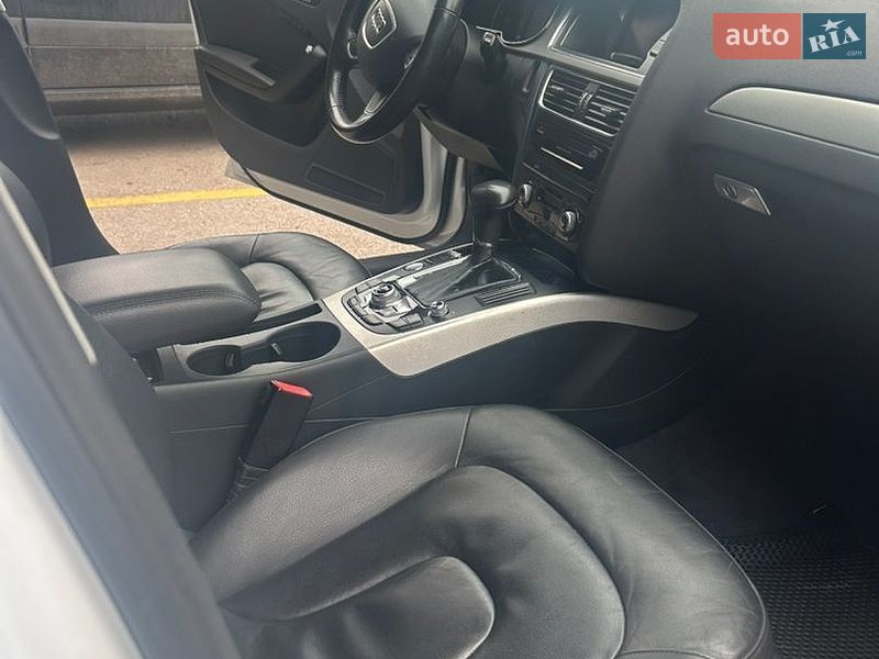 Седан Audi A4 2013 в Чернівцях