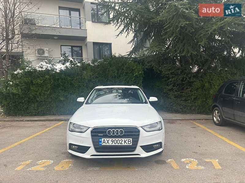 Седан Audi A4 2013 в Чернівцях