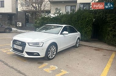 Седан Audi A4 2013 в Чернівцях