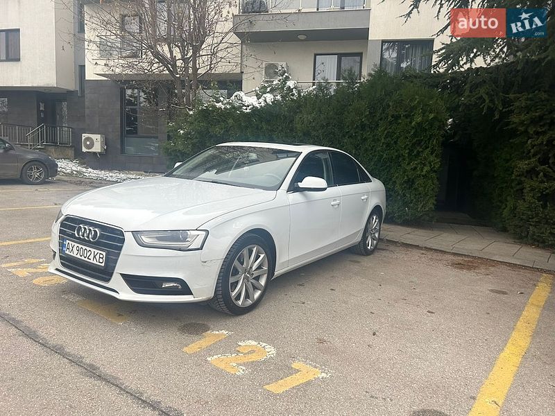 Седан Audi A4 2013 в Чернівцях