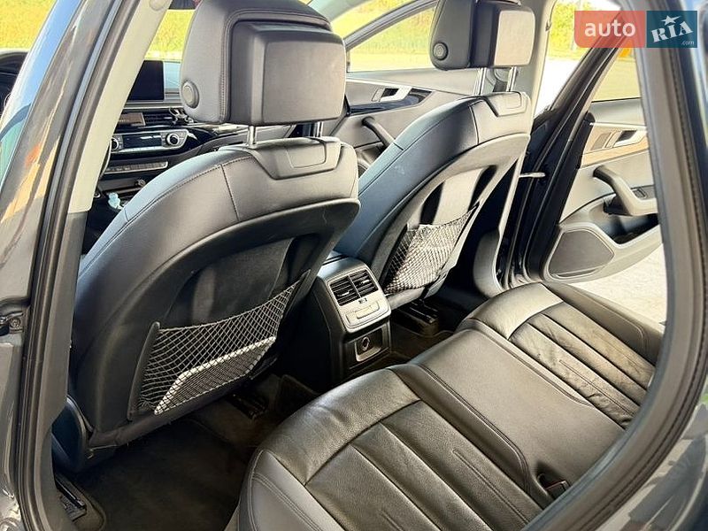 Седан Audi A4 2016 в Сараті