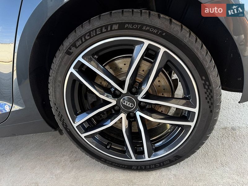 Седан Audi A4 2016 в Сараті