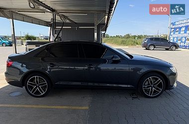 Седан Audi A4 2016 в Сараті