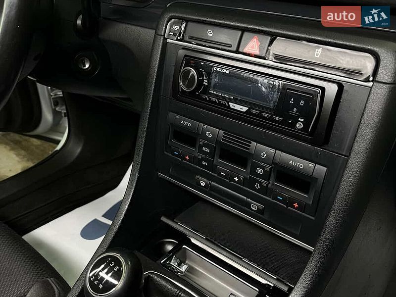 Седан Audi A4 2002 в Чернівцях