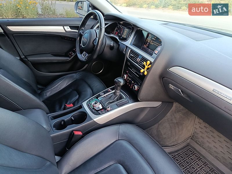 Седан Audi A4 2015 в Львове