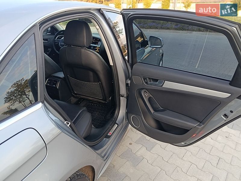 Седан Audi A4 2015 в Львове