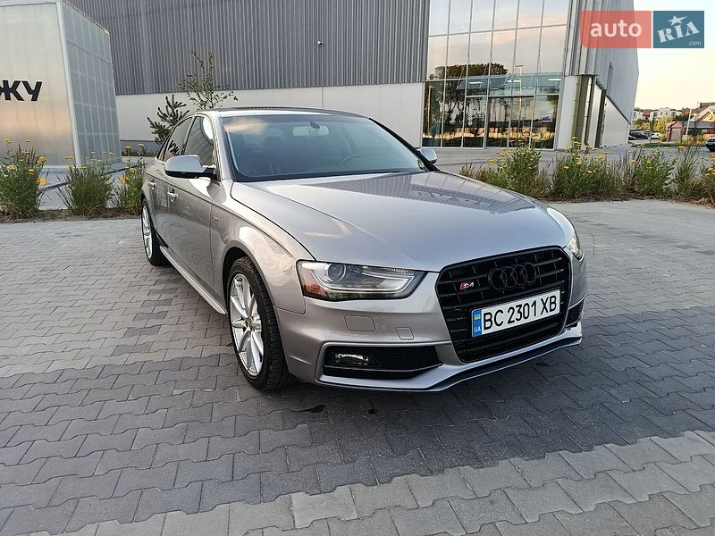 Седан Audi A4 2015 в Львове
