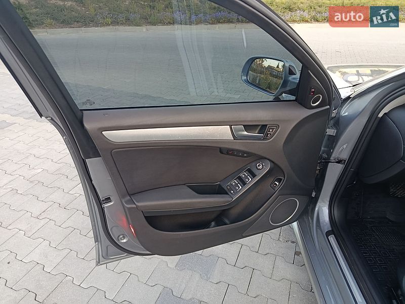 Седан Audi A4 2015 в Львове