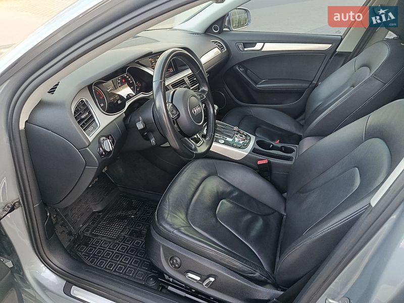 Седан Audi A4 2015 в Львове