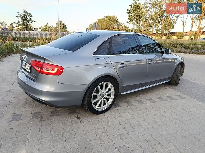 Седан Audi A4 2015 в Львове