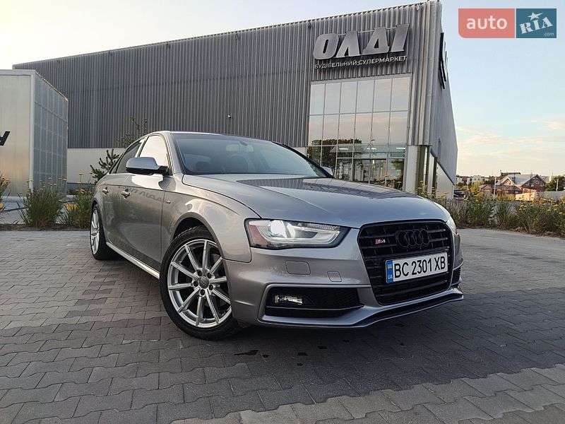 Седан Audi A4 2015 в Львове