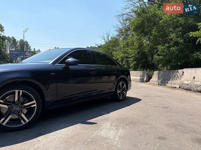 Седан Audi A4 2018 в Киеве
