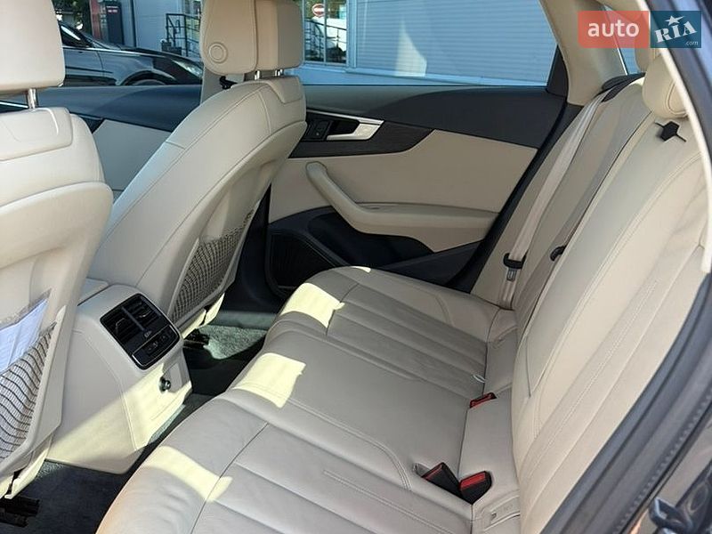 Седан Audi A4 2018 в Киеве