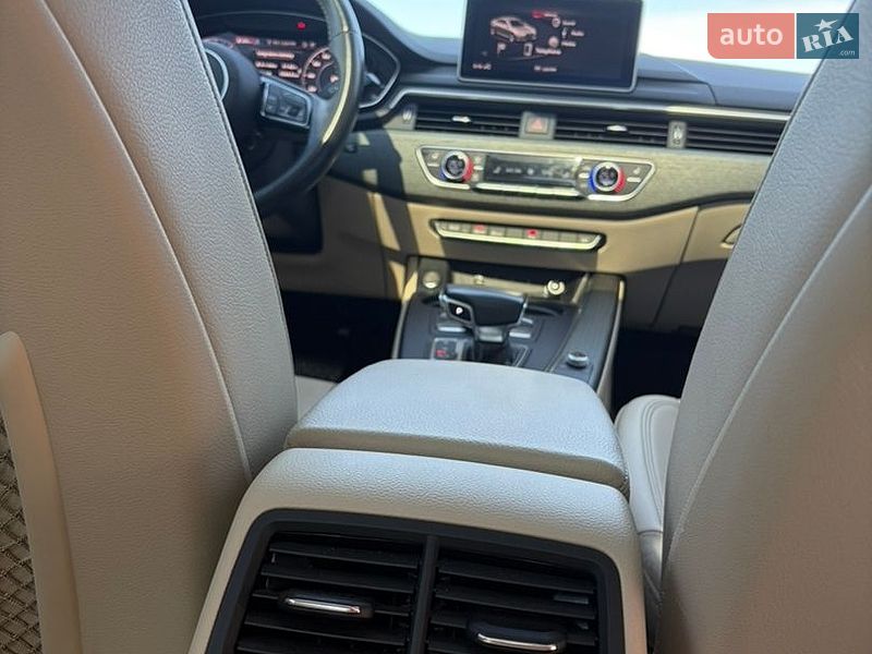 Седан Audi A4 2018 в Киеве