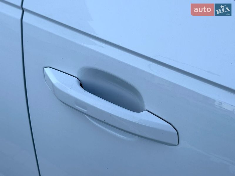 Седан Audi A4 2018 в Виннице