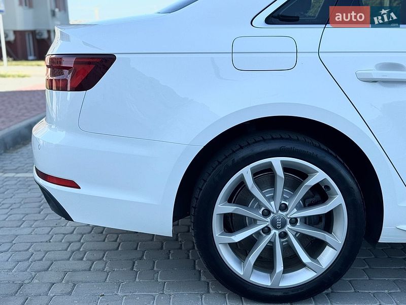 Седан Audi A4 2018 в Виннице